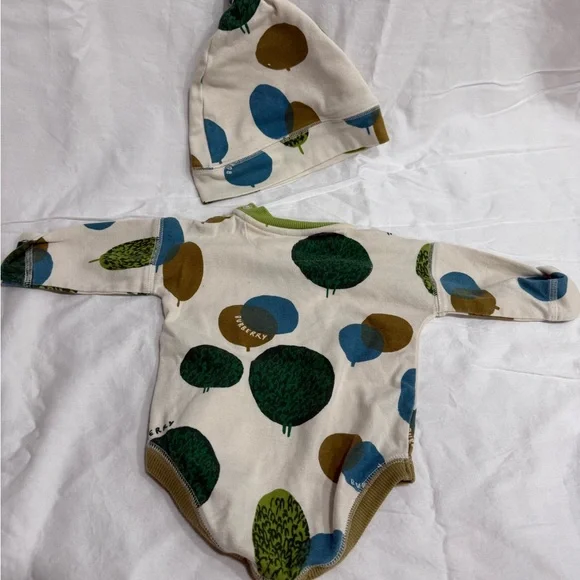 Burberry Baby Onesie and Hat Set - Picture 6 of 6